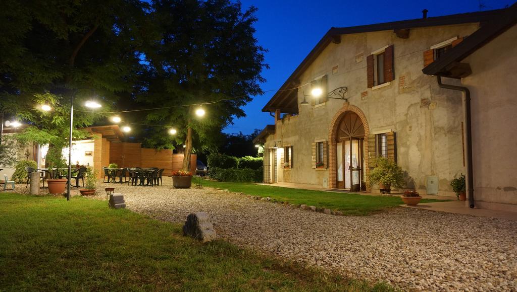 Agriturismo Fior Di Pesco Hotel Sommacampagna Kültér fotó